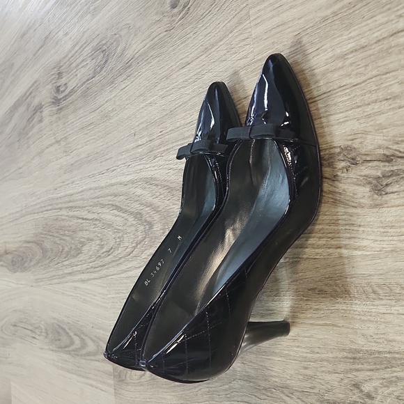 STUART WEITZMAN black patent heels - Picture 11 of 14